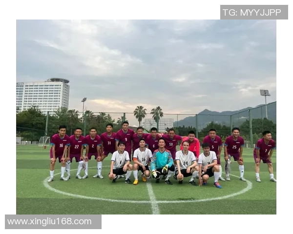 足球明星校章套的魅力与价值探秘，助力青少年足球梦想的实现